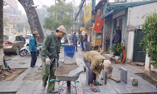 Chưa công bố kết luận thanh tra, Hà Nội lại lát vỉa hè bằng đá tự nhiên