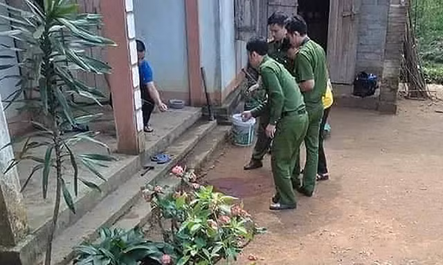 Cơ quan công an đang khám nghiệm hiện trường vụ án.