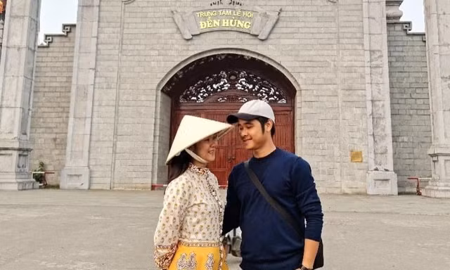 Vợ chồng trẻ đi trăng mật hết 63 tỉnh thành