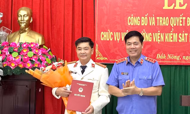 Công bố quyết định của Viện trưởng VKSND tối cao về việc bổ nhiệm cán bộ