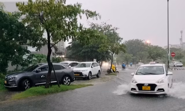 Miền Bắc tăng nhiệt, miền Trung tiếp tục mưa lớn