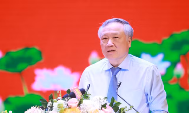 Ủy viên Bộ Chính trị, Chánh án TAND Tối cao Nguyễn Hòa Bình.