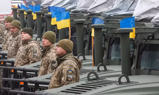 Lính của Lữ đoàn 47 Ukraine với chiếc xe tăng Leopard 2 ở Zaporizhzhia ngày 16/9. (Ảnh: Getty)