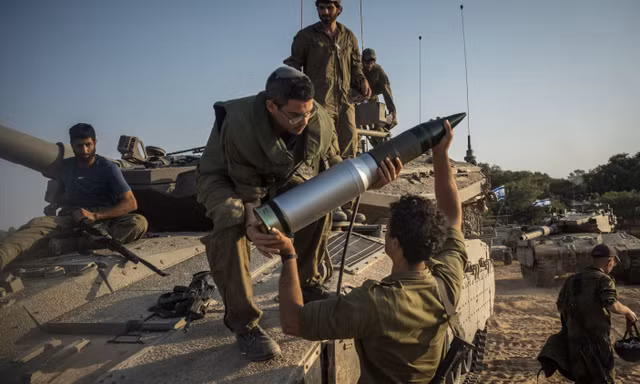 Cảnh tượng hoang tàn ở Dải Gaza sau những trận ném bom của Israel. (Ảnh: Reuters)