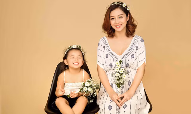 Jennifer Phạm sang Mỹ dưỡng thai chuẩn bị sinh con thứ ba