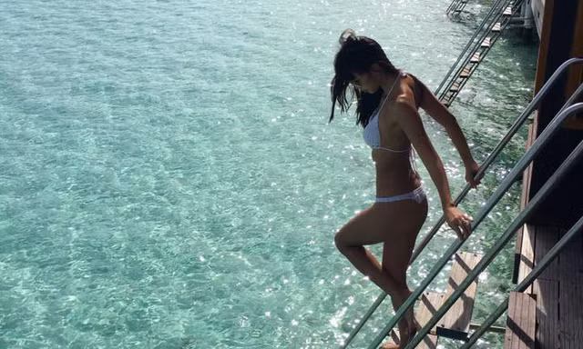 Siêu mẫu Hà Anh khoe ảnh trăng mật nóng bỏng ở 'thiên đường' Maldives