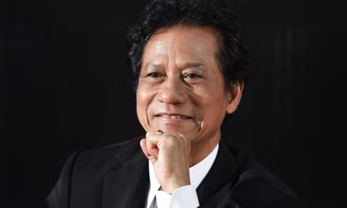 Danh ca Chế Linh.