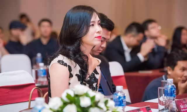 Bà Lưu Nga tại cuộc họp báo Hoa hậu Việt Nam 2016 hôm 24/5.