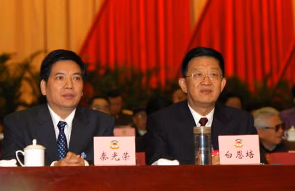 Tần Quang Vinh (trái) và Bạch Ân Bồi 