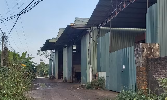 Dãy nhà xưởng khu đất ngoài bãi thuộc phường Yên Nghĩa 