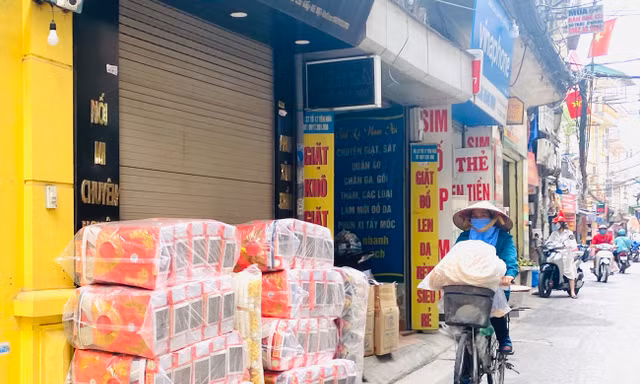  'Ngân hàng địa phủ' ở Hà Nội đìu hiu khác lạ gần lễ Vu Lan