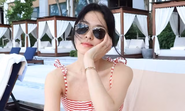 Mẫu áo tắm Song Hye Kyo mặc cháy hàng 