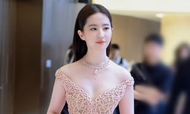 Lưu Diệc Phi nhạt nhòa 