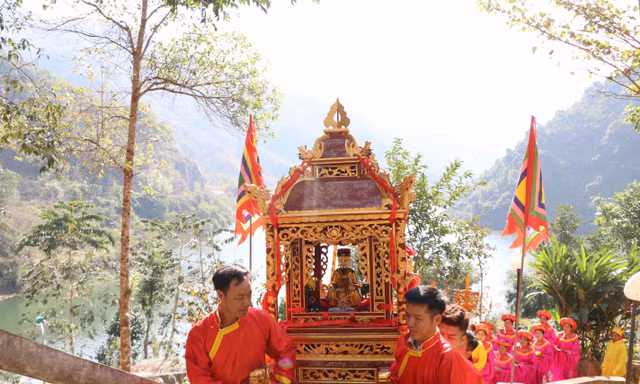 Khai hội tri ân công đức Vua Lê Thái Tổ 