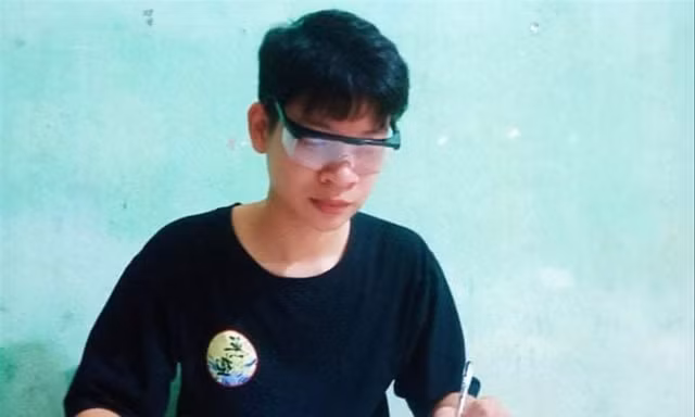 Tân sinh viên Lăng Thanh Quang 