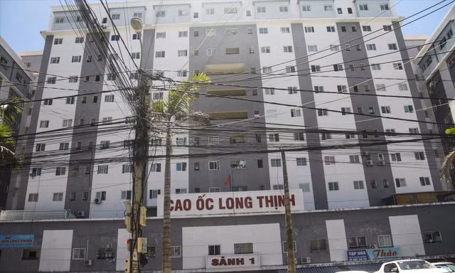 Chung cư Long Thịnh nơi có 50% người có thu nhập thấp đi ô tô. Ảnh: Tr. Định