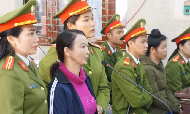 Bị cáo Trần Thị Hiền bị xác định đã mua bán ma túy với nhóm giết con gái mình