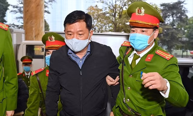 Bị cáo Đinh La Thăng tại tòa án Hà Nội