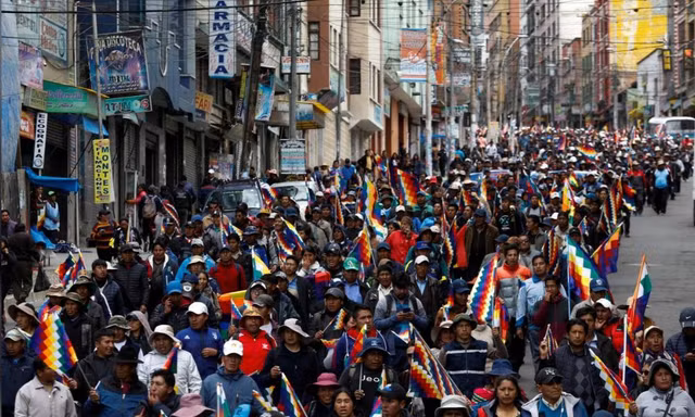 Người ủng hộ ông Morales đổ về thủ đô La Paz. Ảnh: Reuters 