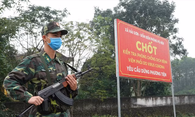 Chốt chống dịch COVID-19 trên tuyến biên giới Quảng Ninh. Ảnh: Nguyễn Minh 