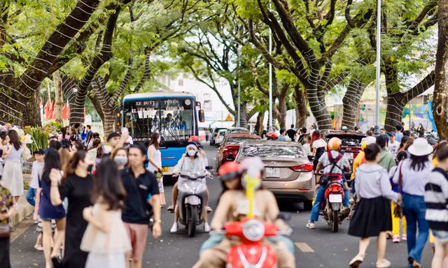 Du khách ùa tới thủ phủ cà phê để đi chơi lễ
