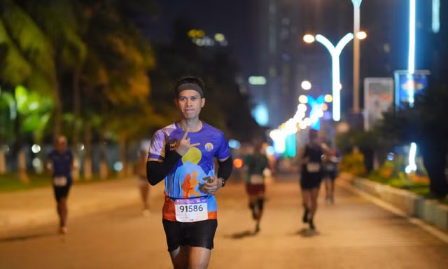 Phó Bí thư Tỉnh Đoàn 'truyền lửa' chạy bộ