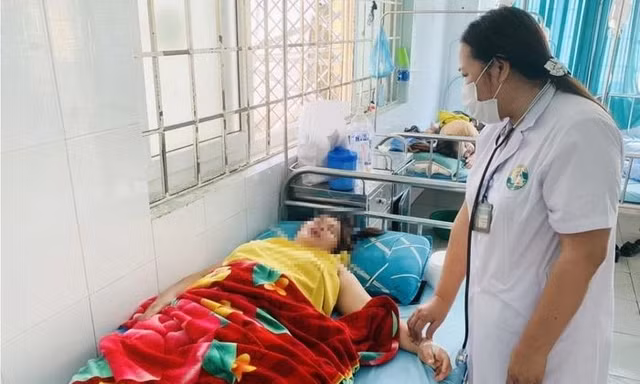 Đi ăn tiệc cưới, 36 người bị ngộ độc thực phẩm