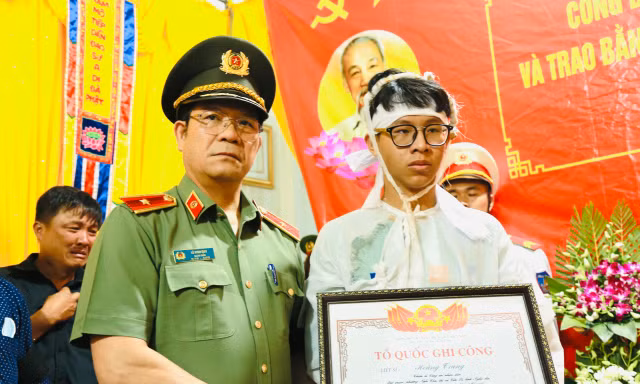 Trao bằng Tổ quốc ghi công 6 liệt sỹ hy sinh ở Đắk Lắk