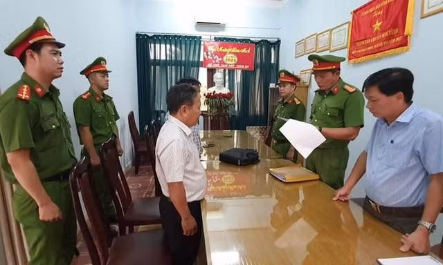 Phối giống bò 'trên giấy', 10 cán bộ bị khởi tố