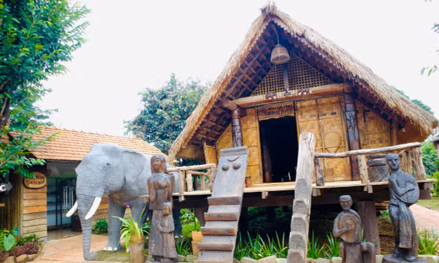Vẻ đẹp buôn cổ giữa lòng thành phố cà phê