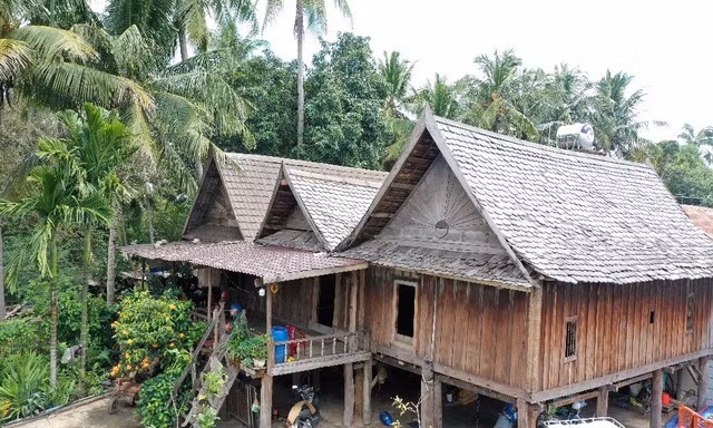 Ngôi nhà sàn hơn 130 năm tuổi của vua săn voi