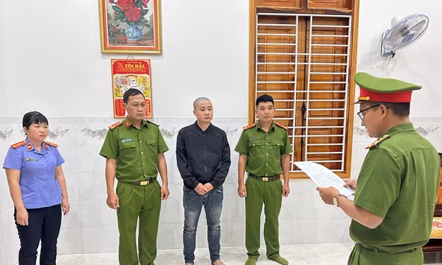 Chơi tiền ảo thua lỗ, nhân viên Điện máy xanh chiếm đoạt gần 400 triệu đồng 