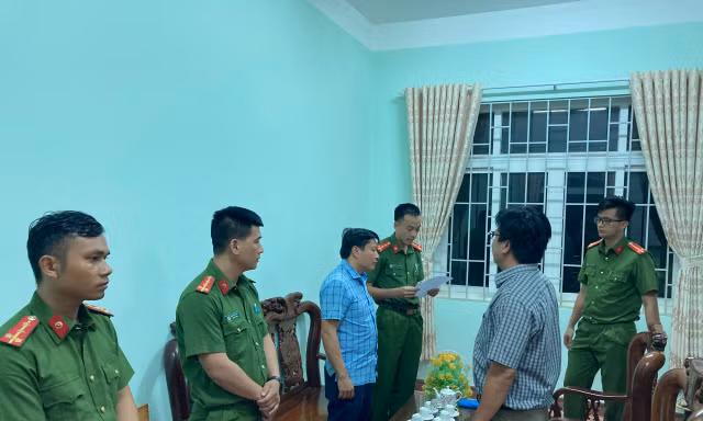 Vụ hiệu trưởng trường THPT bị bắt: Thủ đoạn tham ô hơn 800 triệu đồng