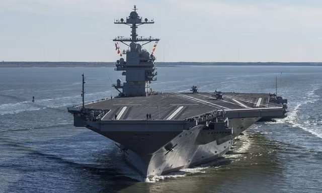 Tàu sân bay USS Gerald R. Ford trong một chuyến đi biển thử nghiệm