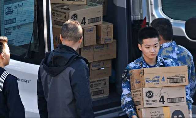 Hình ảnh trên báo Úc về "điệp vụ lén lút" của lính Trung Quốc