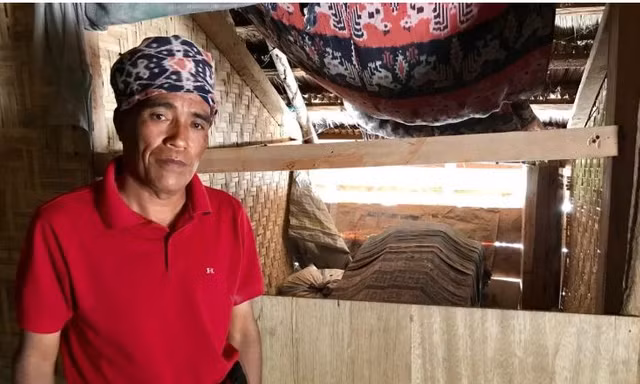 Ngôi làng 'sống chung với người chết' trong nhà