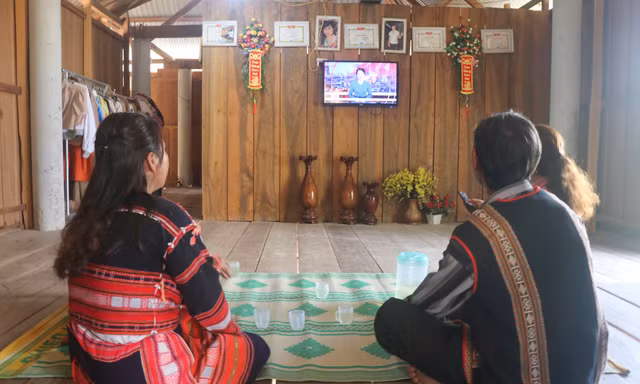 Ngôi làng cuối cùng ở Bình Định bừng sáng ánh điện