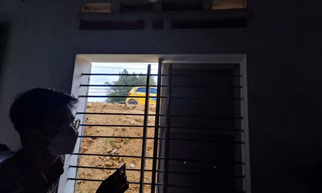 Nền đường cao hơn nhà dân cả mét ở Bình Định