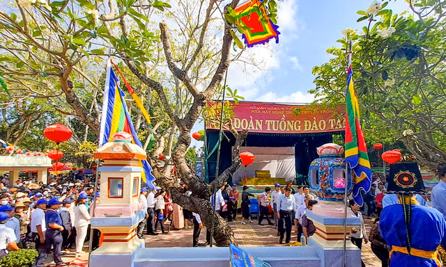 Sôi động lễ hội Chùa Bà - Cảng thị Nước Mặn có từ hơn 400 năm trước 