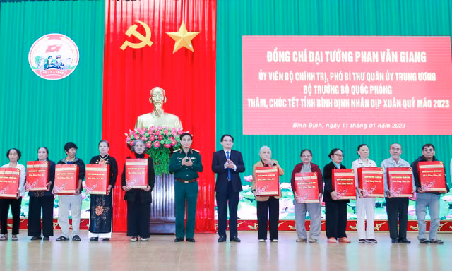 Đại tướng Phan Văn Giang thăm, chúc Tết tại tỉnh Bình Định