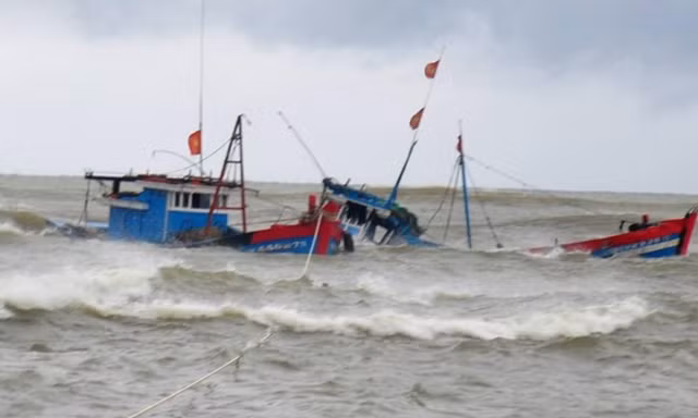 Tàu hàng đâm va với tàu cá 2 thuyền viên rơi xuống biển mất tích. Ảnh minh họa