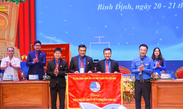 Xây dựng thế hệ thanh niên có tâm trong, trí sáng, hoài bão lớn
