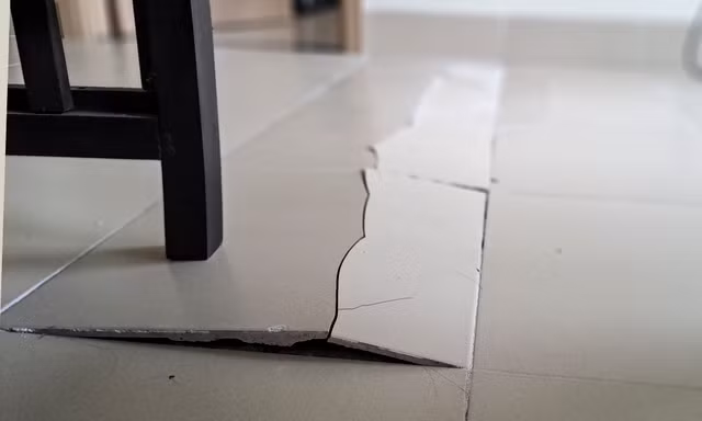 Vụ nền gạch chung cư phồng rộp, nứt toác, Sở Xây dựng Bình Định nói gì? 