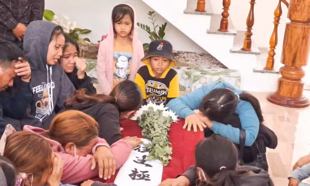Nghẹn ngào ngày đưa thi thể nữ sinh Việt tử vong trong thảm kịch giẫm đạp ở Hàn Quốc về quê