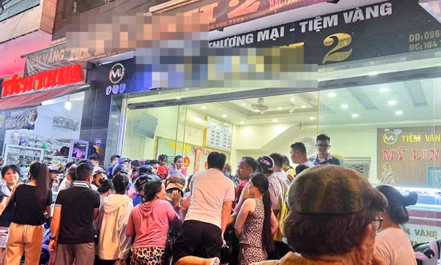 Thanh niên 'cạo trọc đầu mặc đồ thầy tu' cướp tiệm vàng có biểu hiện tâm thần?