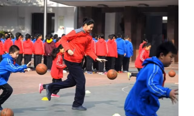 Nữ sinh 14 tuổi cao 2,26m được kì vọng trở thành "Yao Ming" của bóng rổ nữ Trung Quốc