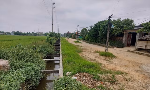 Đường 14 tỷ thi công dang dở, dân khốn khổ: Gấp rút hoàn thiện