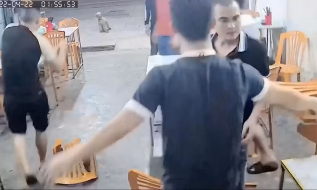 Nữ chủ quán ăn đêm bị nhóm đàn ông đánh nhập viện