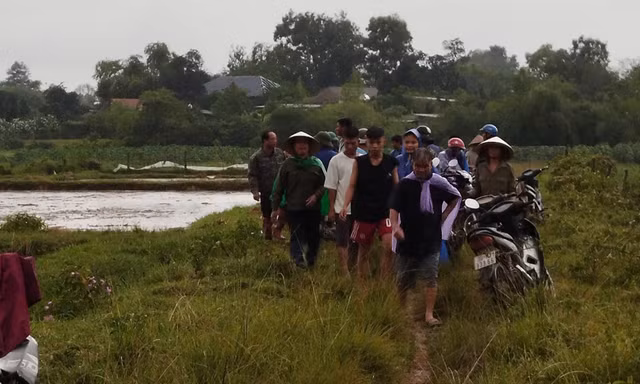 Đang gieo mạ, người đàn ông bị sét đánh tử vong