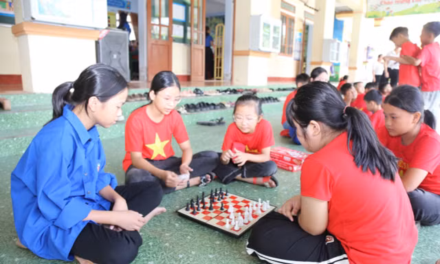 Tạo sân chơi cho trẻ trong mùa hè tình nguyện 